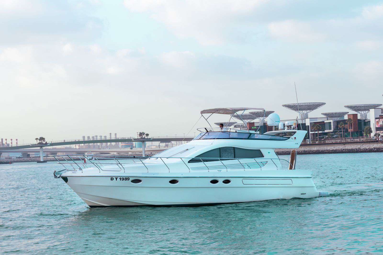 PRIVATE YACHT